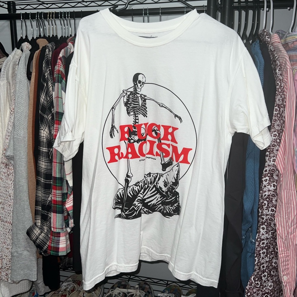 Oversized Streetwear Tee!